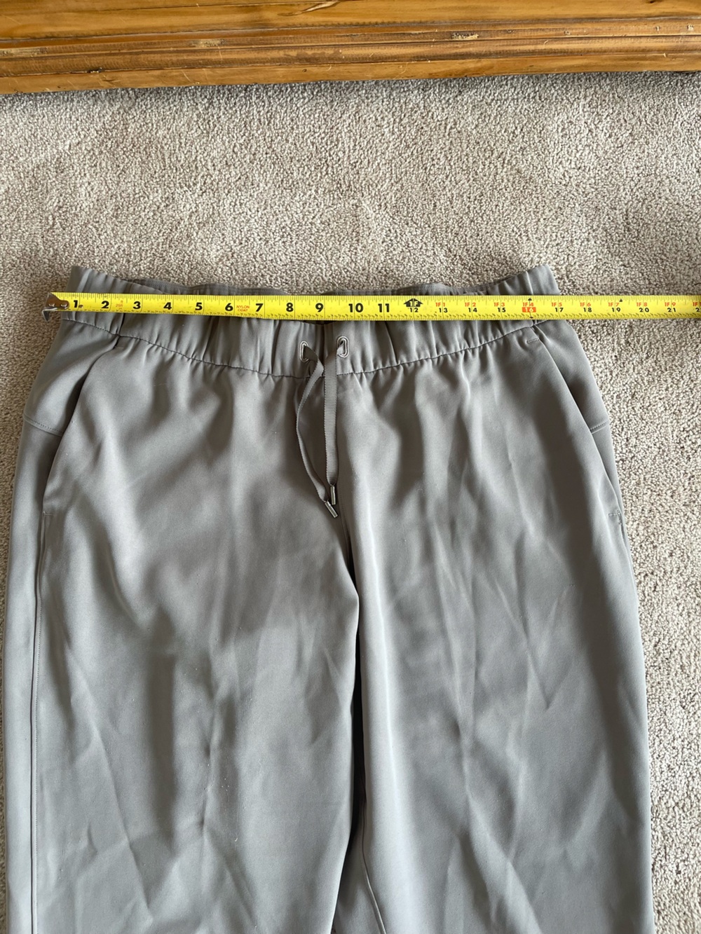 Lululemon On the Fly Jogger 28" *Woven
Grey Sage size 12 - Picture 7 of 16